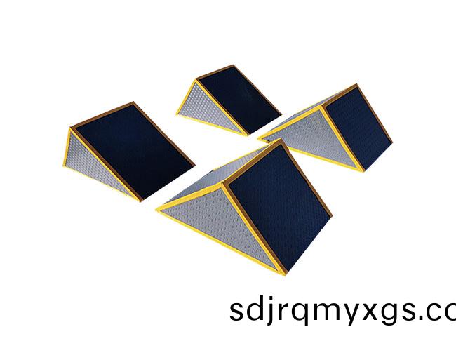 SY-M-008 跑(pao)酷三角(jiao)踏(ta)闆(ban)